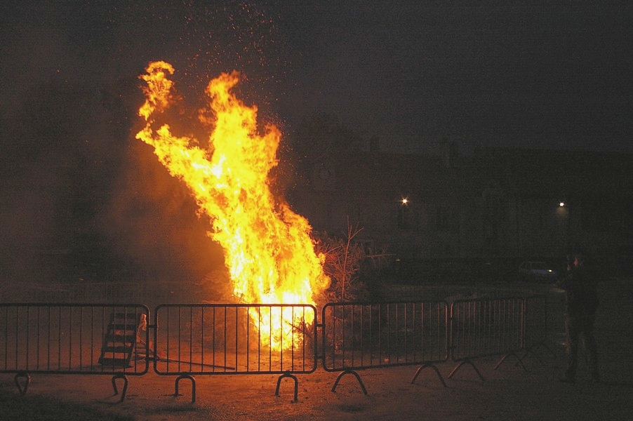 Sapins Galette et cidre: feu de joie sapins 037